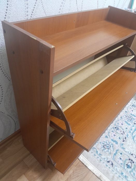Продам обувница очень хороший