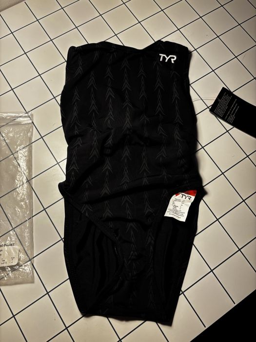 Costum tehnic competitie NOU inot Tyr Fusion 2 Aeroback marime 22