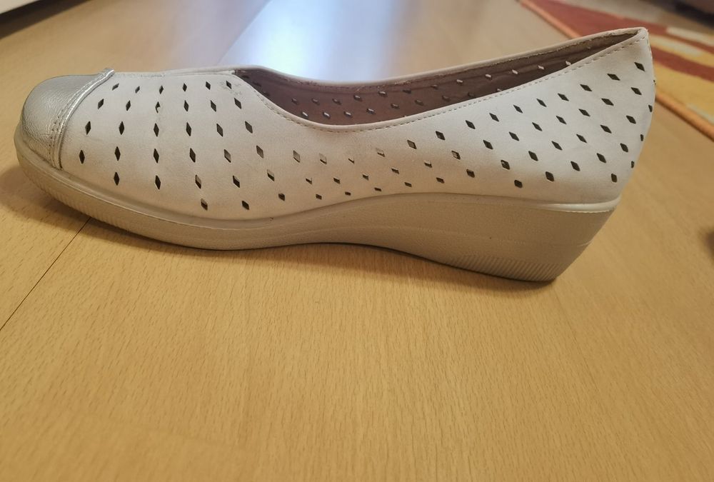 Продавам дамски обувки