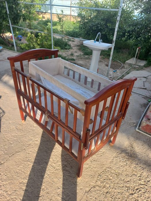 Продам детскую кроватку