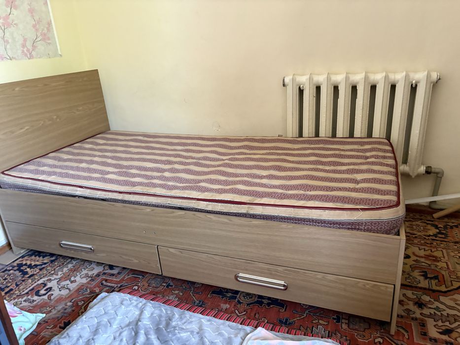 Продается кровать  с матрасом 30 000тг