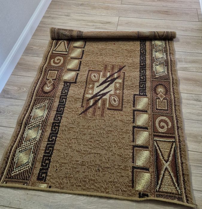 2 ковровые дорожки за 2000 тг (обе)