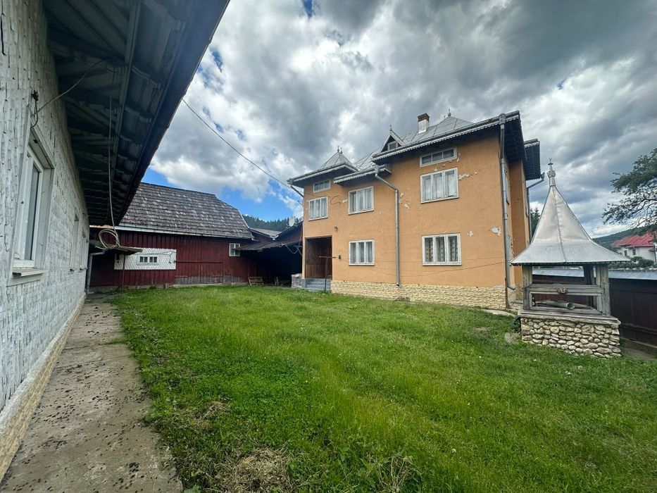 De vanzare-Proprietate excepțională in inima comunei Vama, jud. Suceava