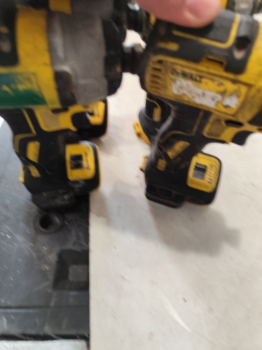 Акумулаторен безчетков импактдрайвър гайковерт Девалт DeWALT DCF887