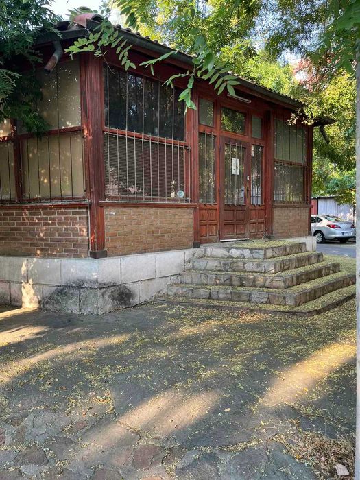 Дава се под наем Магазин в Пазарджик, Идеален център - 104 кв.м за 204 € - Снимка #1