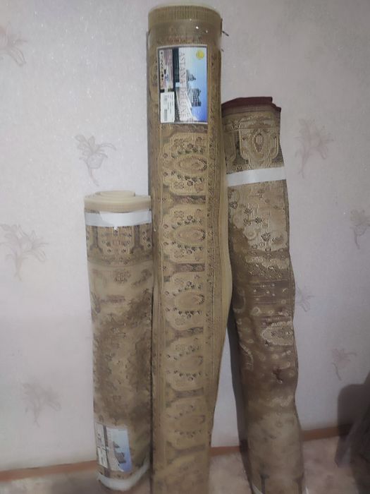 Продам 2 ковра и дорожку
