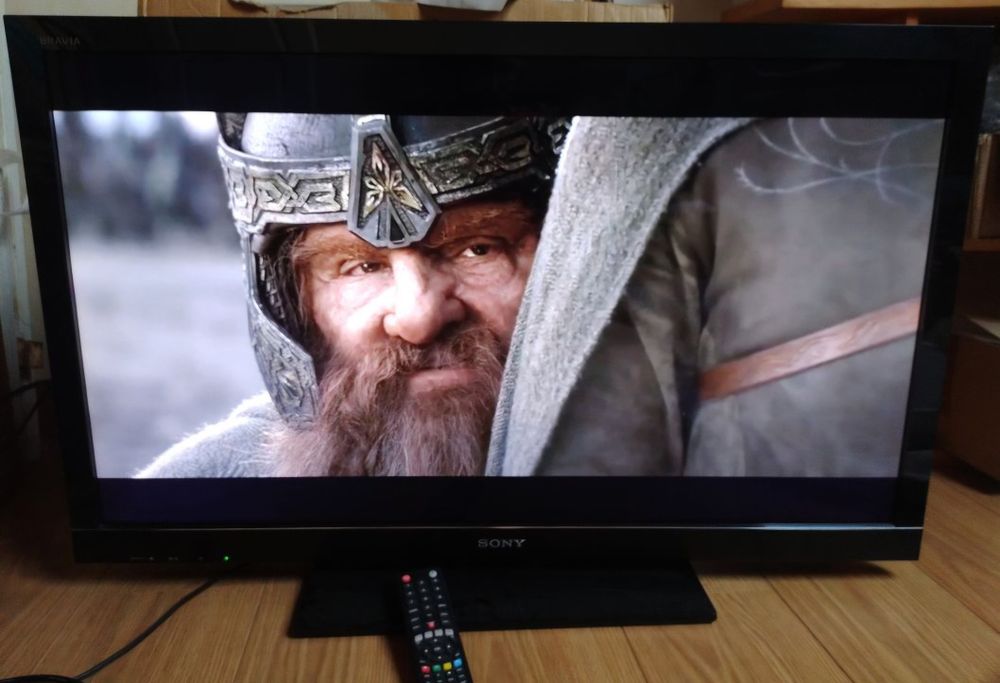 Televizor 3D Full HD SONY KDL-40HX800 cu accesorii complete pentru 3D