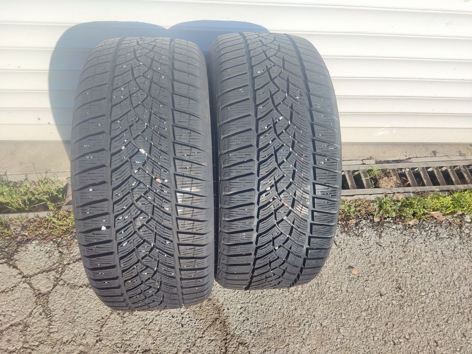 225 45 17 Зимни Goodyear