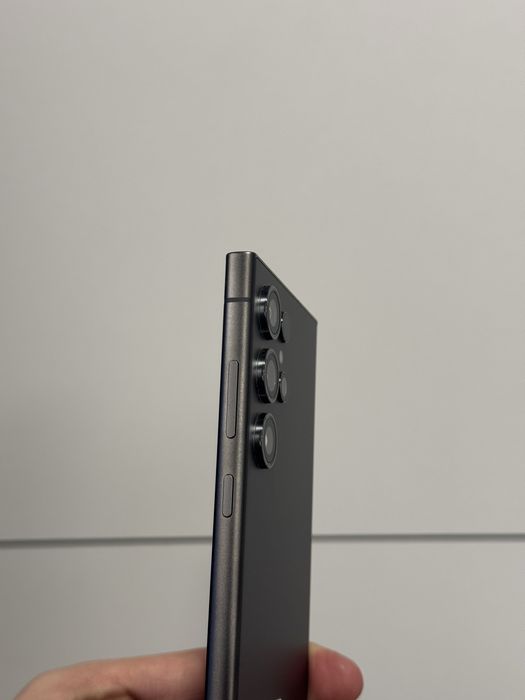 Продавам перфектен Samsung S24 ULTRA