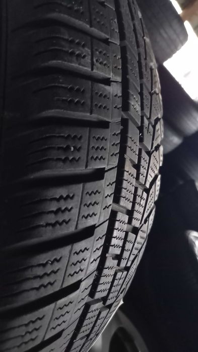 2бр. Гуми Hankook 215/65/17 дот17 6мм.