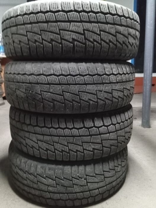 Продам шины зимние.