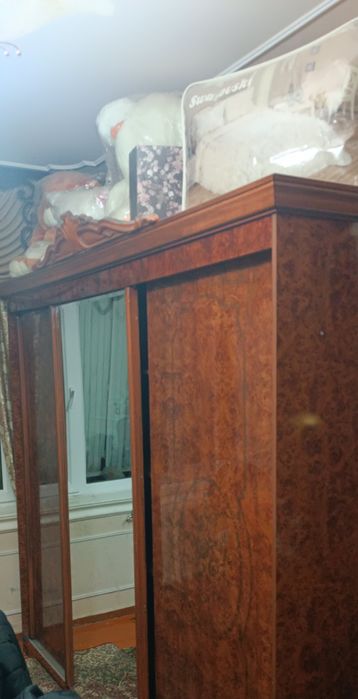 Shkaf va servant sotiladi