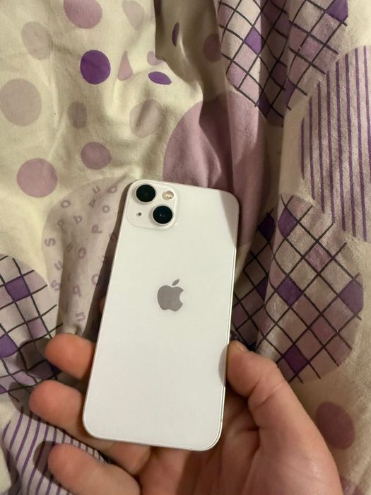 Айфон 13 в очень хорошем состояние