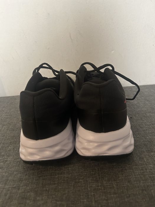 Nike Revolution 6