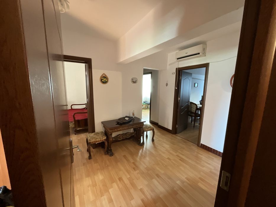 Proprietar vând apartament 4 camere șoseaua Alexandriei,Rahova
