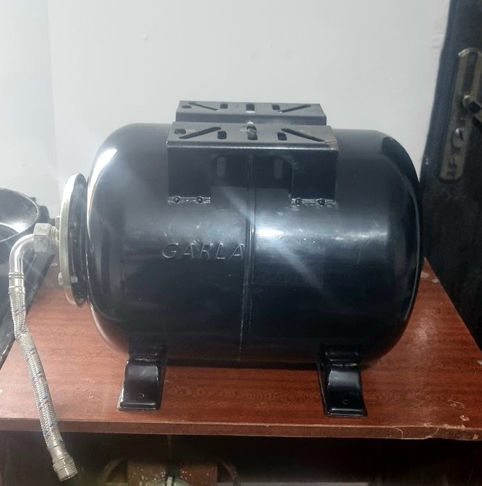 Продам бачок для насоса