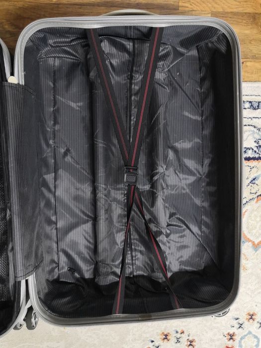 Продам новый чемодан