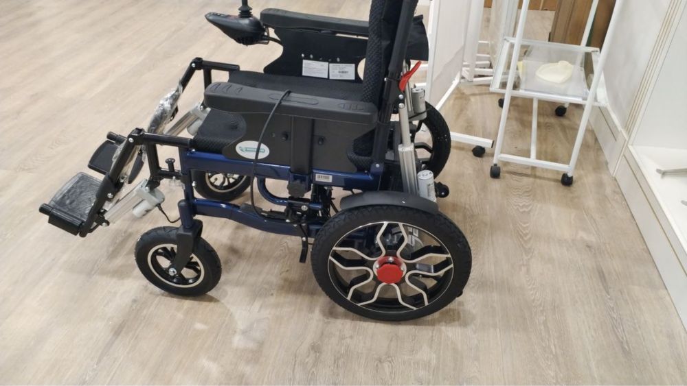 Электрическая инвалидная коляска с полным контролем