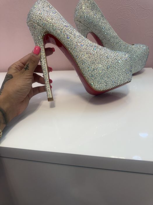 Обувки на висок ток Christian Louboutin