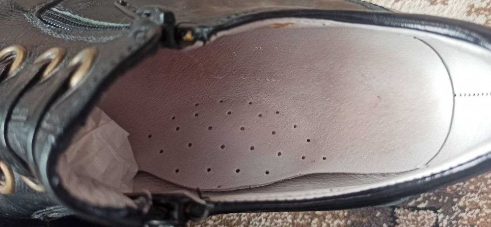 Продам туфли-ботиночки для девочки