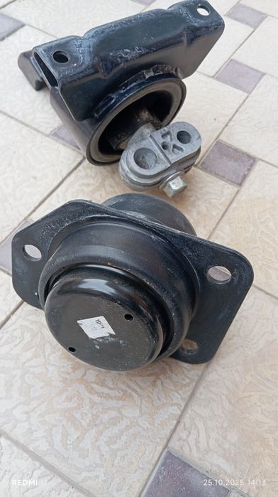 Опора двигателя 1.8 лассети