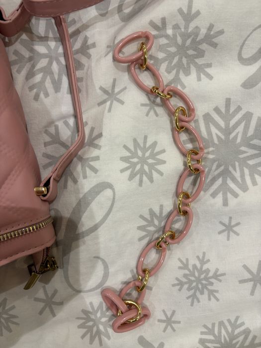 Chanel чанта. С 2 дръжки различен тип и една за ръка двете могат да се премахват
