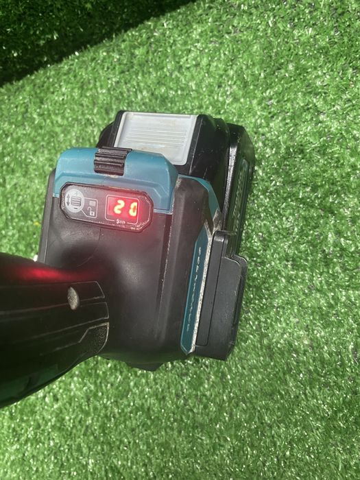 Безчетков винтоверт Makita DF001G 40v