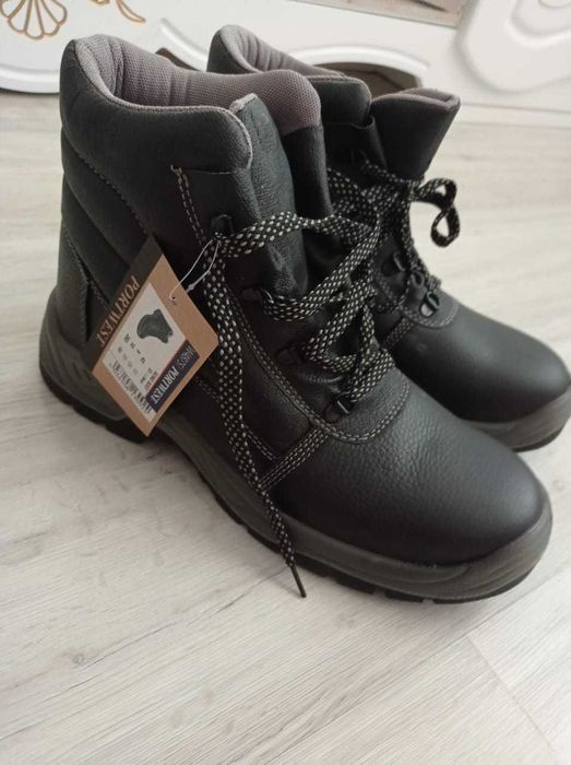 Продаю новую специальную ботинку