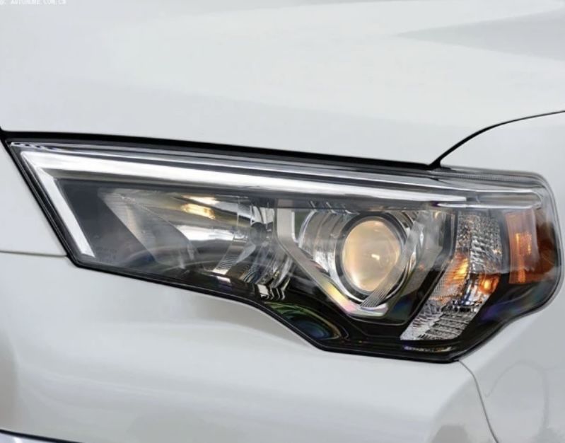 Стекло фары Toyota 4Runner