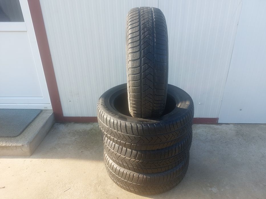 125 lei bucata! Set anvelope M+S/IARNA 205 60 17 Pirelli