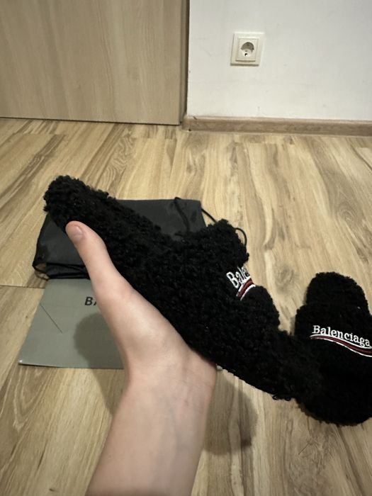 Balenciaga slides fur black