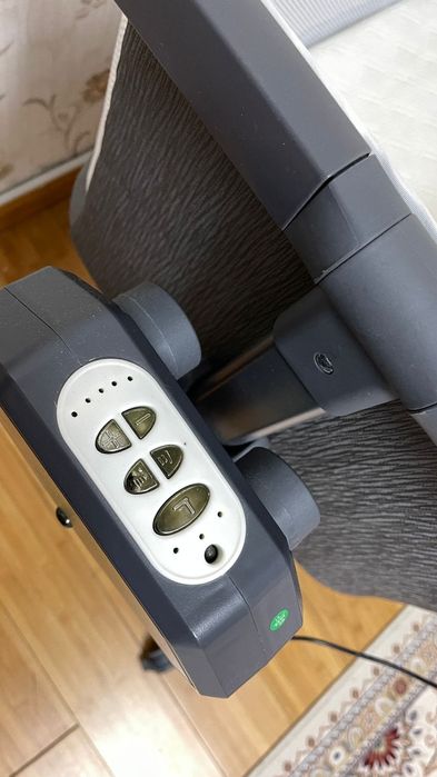 Манеж работает от пульта