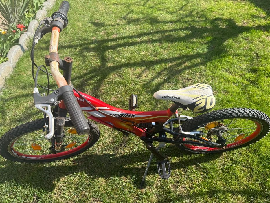 Vând bicicleta cu suspensie cu roti pe 20