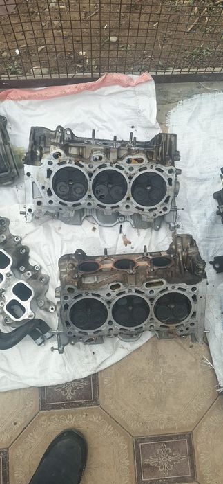 Мотор машины на разбор