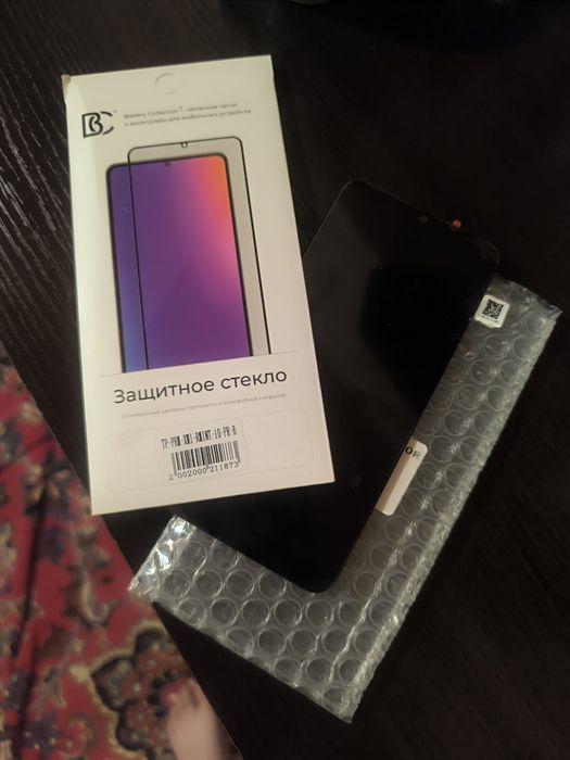 Продаётся экран от honor 10 lite, защитное стекло в подарок.