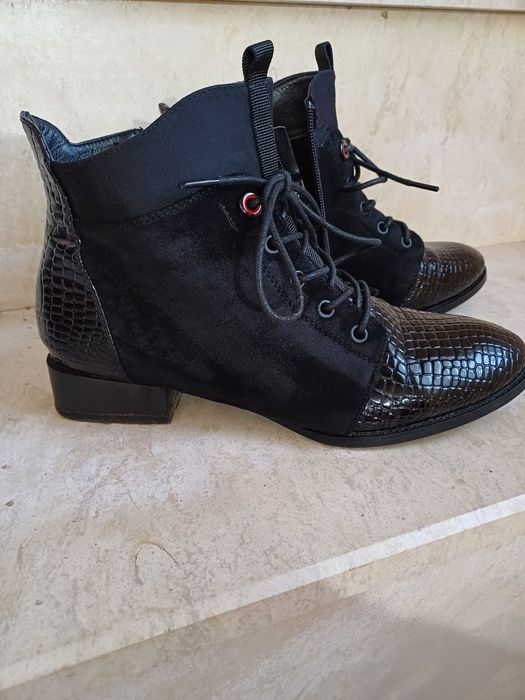 Дамски боти лак и велур