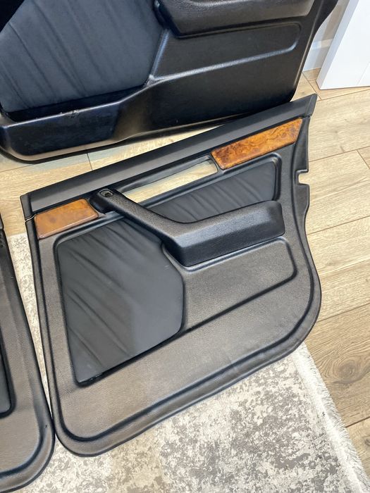 Дверные карты на бмв Е34 рест.