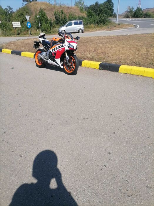 Se vinde honda cbr 1000 rr 2015 18000km negociabil