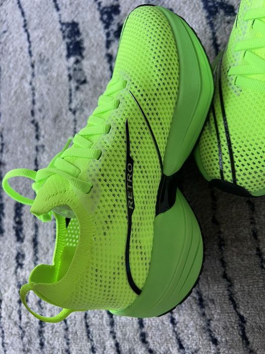 Дамски спортни маратонки.