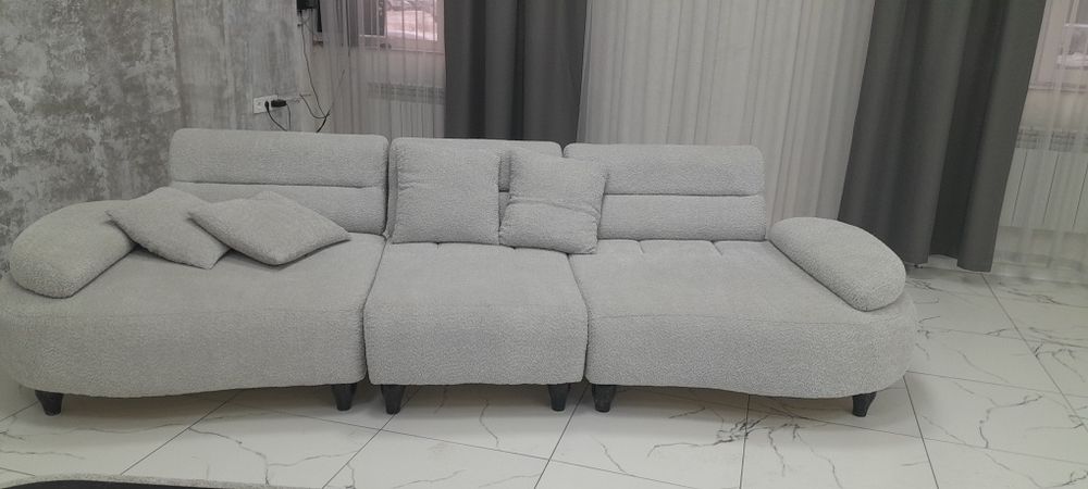 Диван со столиком