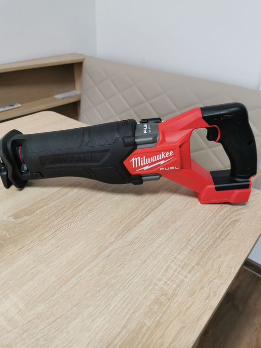 Fierăstrău sabie milwaukee m18, model destinat pietei de America