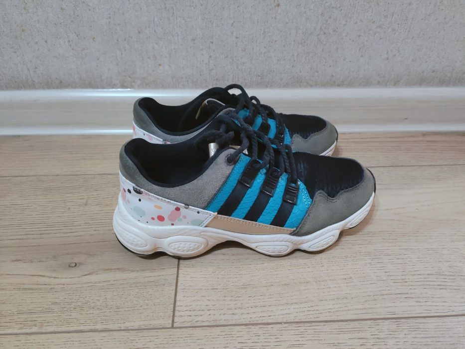 Кроссовки для девочки