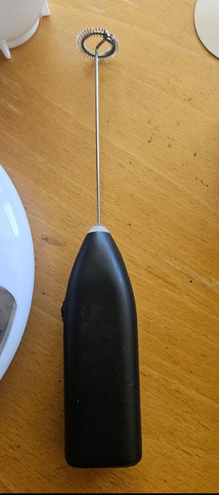 Кухненски: електрически шприц, уред за понички, кантарче