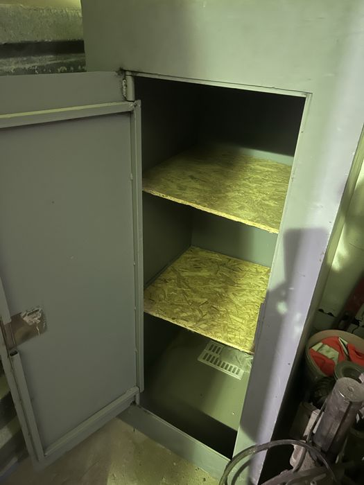 Сейф металический