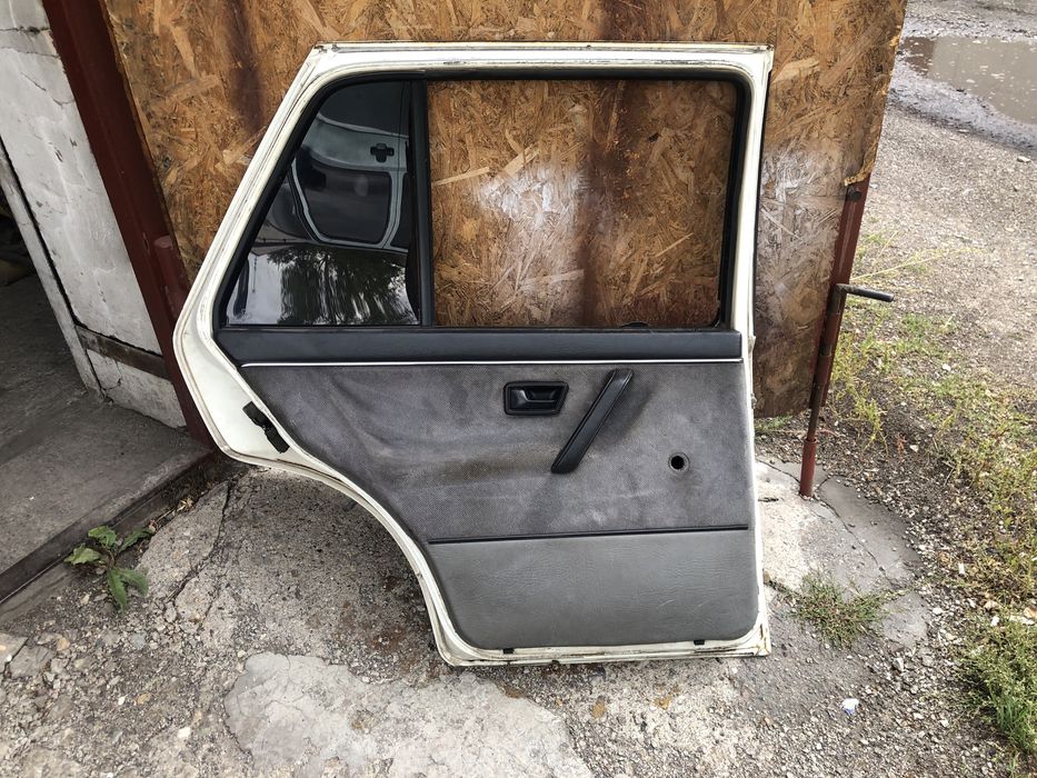 Продаю дверь на гольф 2