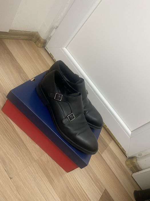 Vand pantofi noi la pret bun