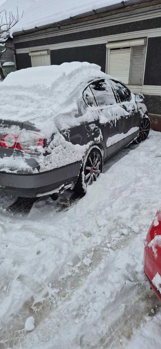 Vând Volkswagen Passat avariat