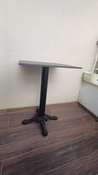 Масичка с камък  за балкон