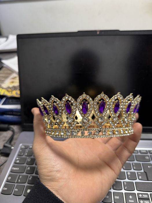 Tort bezaklari uchun tilla va kumush tojlar