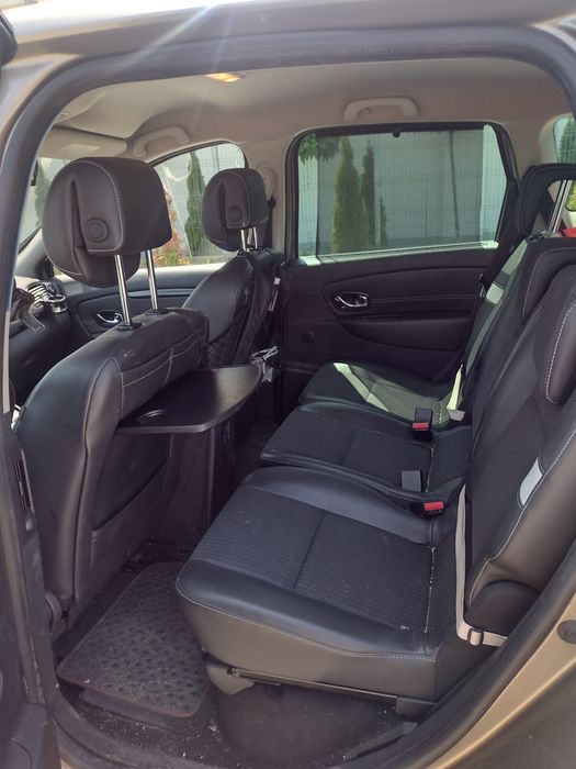 Vând Renault scenic 3 din 2012..
